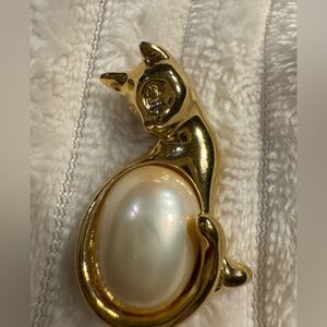Vintage Trifari Gold Tone Cat Brooch with Faux Pearl Belly